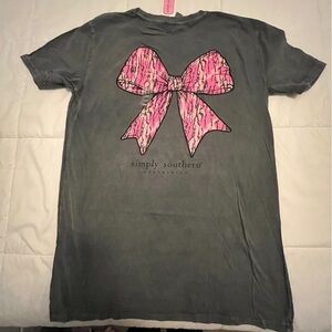 Simply Southern Stone Washed Charcoal Tee with Pink Bow. Size XXLarge